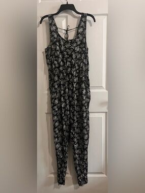 Forever 21 Black Floral Tie-Back Sleeveless Jumpsuit